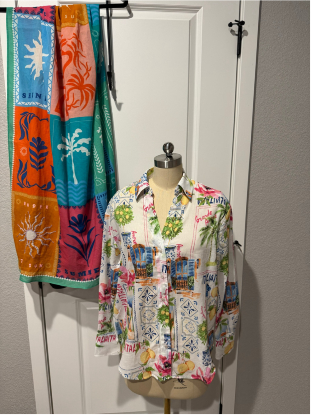 Women's Calypso Button Down Shirt Medium White Multicolor Italian Print & Scarf